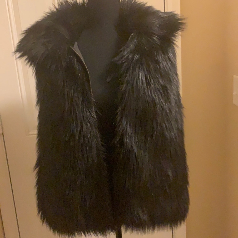 s13/NYC nwot size m/ l a real pretty fake fur